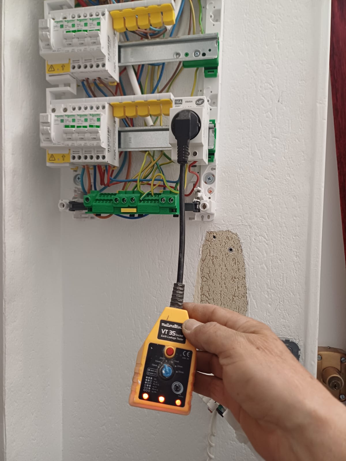 Tableau électrique Schneider neuf mis aux normes NF C 15-100, testé au VT35